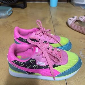 Girls puma LOL edition Sz 3